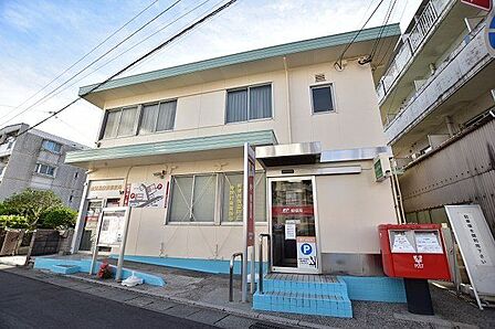 【唐湊郵便局】駐車場あり(2台)窓口 平日9:00~17:00ATM 平日9:00~19:00、土日祝9:00~17:00 550m