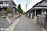 外観：【前面道路】東南向きの前面道路です！