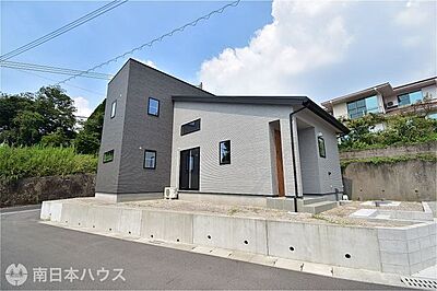 外観:南西角地【敷地面積175.68m2(53.14坪)】駐車2台!即日ご内覧可能です♪ 外観:南西角地【敷地面積175.68m2(53.14坪)】駐車2台!即日ご内覧可能です♪
