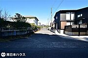 【前面道路】東向きの前面道路幅は約6ｍです！交通量の少ない静かな住環境です♪