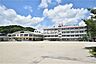 周辺：【鹿児島市立田上小学校】は、田上5丁目に位置する1876年創立の小学校です。令和3年度の生徒数は550人で、26クラスあります。 790m
