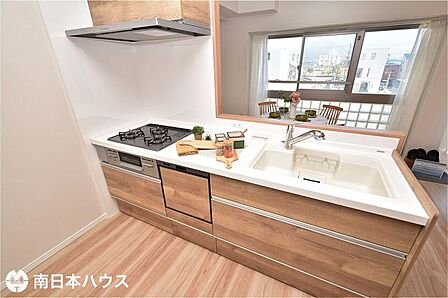 【キッチン】食器洗浄乾燥機、や浄水機能付き水栓を備えています♪
