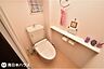 トイレ：【トイレ】温水洗浄便座機能付きのトイレです！