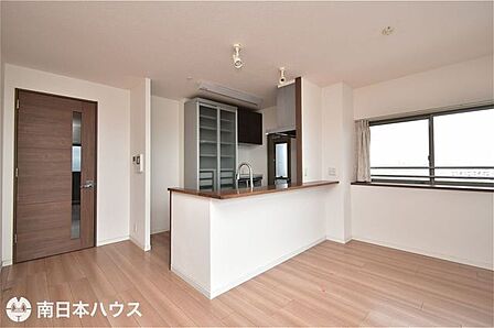 【キッチン】カウンター付きのキッチンです!配膳や片付けが楽になります♪