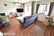 【リビング】洋室が可動間仕切りで仕切れるのでリビングとつなげて広く使用することができます♪