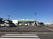ファミリーマートむつみ明和3丁目店 【ファミリーマート 明和3丁目店】飲食品、日用品を取扱うコンビニエンスストアー 760m
