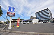 【ローソン与次郎二丁目店】鹿児島市与次郎2丁目にあるコンビニです。設備・サービス　ATM、駐車場、イートイン、バリアフリートイレ、お酒、たばこ、まちかど厨房、無印良品、マルチコピー機 400m