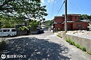 【前面道路】東南向きの前面道路幅は約6ｍです！通り抜けのない道路で交通量が少ない静かな住環境です♪
