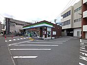 ファミリーマート長田町店【ファミリーマート長田町店】鹿児島市長田町にあるコンビニです。設備・サービス　駐車場有、ATM、マルチコピー機、たばこ、お酒 600m