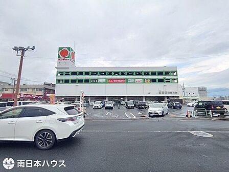 【サンキュー新栄店】鹿児島市新栄町にあるスーパーマーケットです取扱品目 生鮮食品、日配品、一般食品、日用雑貨、衣料品、お酒駐車場あり、ATMあり 380m