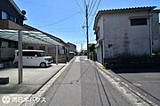 【前面道路】北西向きの前面道路幅は約4.1ｍです！団地内の道路で交通量が少なく静かな住環境です♪