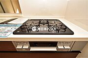 【コンロ同型写真】3口のコンロにグリル付きです！