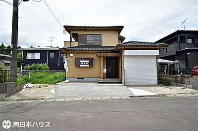 外観:東向き道路【敷地面積163.65m2(49.5坪)】駐車3台!自動シャッター付きの車庫あり! 外観:東向き道路【敷地面積163.65m2(49.5坪)】駐車3台!自動シャッター付きの車庫あり!