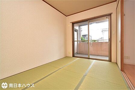 【和室】6帖の和室です!リビングに面したお部屋です♪東向きのバルコニーからの採光があります♪