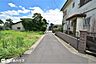 外観：【前面道路】南向きの前面道路幅は約4ｍです！団地内の道路で交通量の少ない静かな住環境です♪