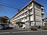 周辺：【鹿児島市立西田小学校】は、薬師2丁目に位置する1875年創立の小学校です。令和3年度の生徒数は591人で、25クラスあります。校訓は「強く　正しく　美(うるわ)しく」です。 520m