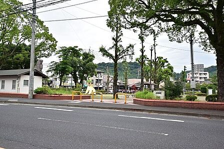 【城西公園】鹿児島市薬師1丁目にある公園です。テニスコート、トイレ、遊具あり 160m