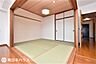 和室：【和室】6帖の和室です！令和8年7月に畳のリフォーム済み！クロスも交換してあります♪