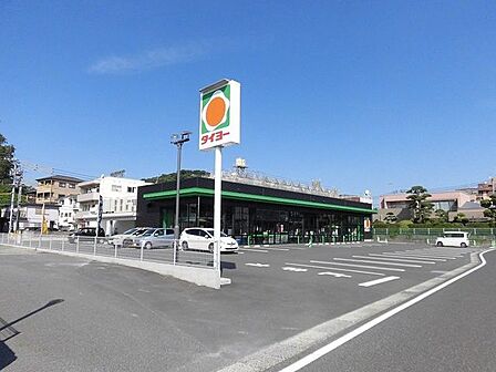 【タイヨー唐湊店】は、鹿児島市唐湊4丁目5-8に位置する唐湊橋交差点近くのスーパーです。取扱品目は主に「生鮮食品・日配品・一般食品・日用雑貨・お酒」です。駐車場があります。 820m