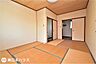 和室：【和室】9帖の和室です！ウォークインクローゼット付きのお部屋で寝室に最適です♪