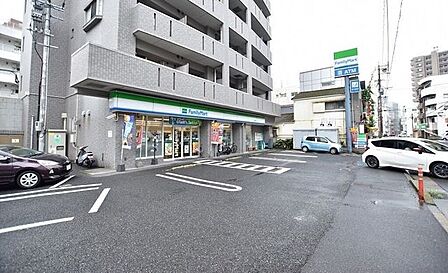 【ファミリーマート上之園町店】鹿児島市上之園町にあるコンビニです駐車場あり 110m