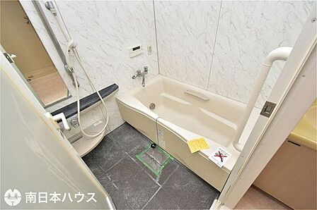 【浴室】浴室暖房乾燥機付きです!