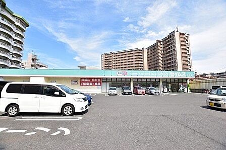 【ドラッグセイムス唐湊店】鹿児島市唐湊4丁目にあるドラッグストアです。営業時間 9:00-24:00駐車場有 570m