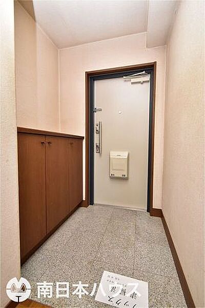 玄関を拡大表示