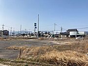 南側道路から撮影した写真です。南側から車で出入りも可能です。