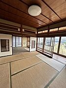 1階8帖の和室です欄間の装飾にこだわりを感じる素敵な和室です
