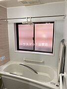 浴室暖房付きで冬でも暖かく入浴できます乾燥もついているので洗濯物も干せそうですね