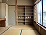 和室：日当たりの良い和室です