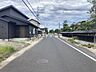 その他：前面道路は交通量も少なく、幅員6mと見通しの良い道路です。車での出入りもしやすいですが、街灯はあまりありません。