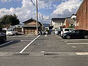 敷地西側の前面道路です。幅員4m未満のため、セットバックが必要です。