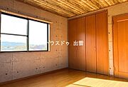 洋室の写真です。クローゼットもあります。