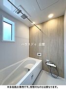 お掃除しやすくキレイが長続き。マグネットで浮かせる収納もできちゃう！水はけがよく温かい床もポイントのLIXIL製ユニットバスを採用しています。
