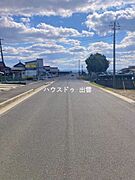 見通しのいい道路なので朝の忙しい時間も道路をよく見通せますので安心です。ディスカウントドラッグコスモス 出雲平田店まで682ｍでいけます。