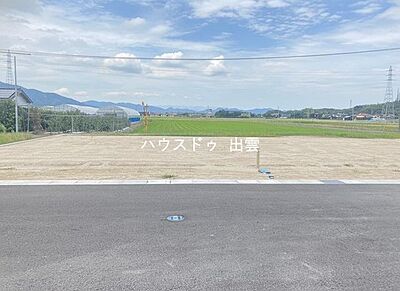 外観:6区画の分譲地で敷地面積約55坪です!新規分譲地内の建築条件付売土地!閑静な住宅街ながらもスーパーや小学校に行きやすい距離でドラッグストアもありますので毎日の生活には不自由ない立地です。 外観:6区画の分譲地で敷地面積約55坪です!新規分譲地内の建築条件付売土地!閑静な住宅街ながらもスーパーや小学校に行きやすい距離でドラッグストアもありますので毎日の生活には不自由ない立地です。