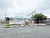 【JR小森江駅】JR鹿児島本線の駅です。 主な駅のアクセスとして、小倉駅までは約7分。 駅東側には「北九州市立門司病院」や矢筈山方面に向かって広がる住宅団地があり、西の海側には工場や倉庫が多く建ち…