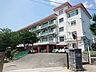 周辺：【吉田小学校】 県道25号線から見ることができる小学校です。吉田川の清掃や町のゴミ拾いに取り組み、ホタルが増えるようにするとともに、美化運動に励み、美しい街作りを目指しています。♪ 1240m