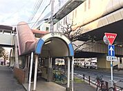 【モノレール/北方駅】都市高速の下を通る最後の駅です。北九州市立大学に通う学生も多く利用されており、降りたところには高速バスの停留所や天ぷら屋、パチンコ店、お好み焼き屋など数多くのお店があります♪…