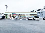 【ファミリマート小倉安部山入口店】安部山公園に向かう途中にあるコンビニ店です。周辺は閑静なマンションや住宅街が建ち並んでいます。アクセスがしやすいコンビニです♪ 145m