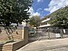 周辺：【小倉中央小学校】1991年に小倉小学校と米町小学校が統合して出来た小学校です。ショッピングモール チャチャタウンの近くにあります♪ 906m