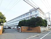 【志徳中学校】志徳中学校は、「志井」と「徳力」の二地区の地名に由来しており、周囲の自然と都会の流行が交じり合う住宅地の中にあります♪ 1415m