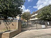 【小倉中央小学校】1991年に小倉小学校と米町小学校が統合して出来た小学校です。ショッピングモール チャチャタウンの近くにあります♪ 675m