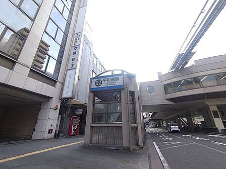 【モノレール/平和通駅】 平和通駅のまわりには飲み屋やオフィスビルも多く、利用客の多い駅ですよ♪ 704m