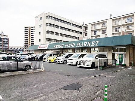 【エフコープ 黒原店】黒原公団団地一階にあります。駐車場も広く出入りもしやすいです♪ 320m
