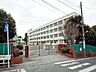 周辺：横浜市立中沢小学校 徒歩13分。 1000m