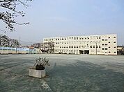横浜市立葛野小学校 徒歩6分。 460m