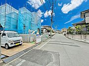 前面道路含む外観